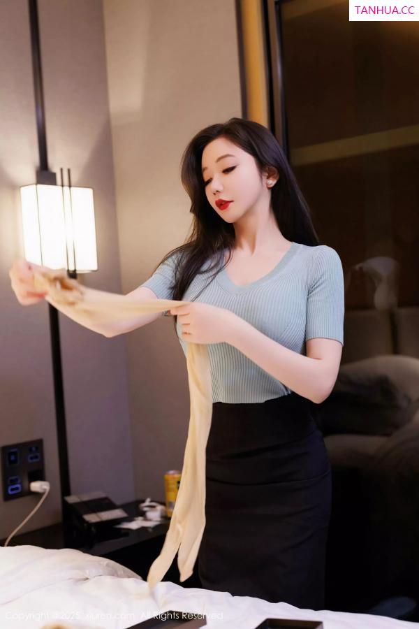   [XiuRen]高清写真图 2025.03.24 No.10060 心妍小公主 蓝色T恤第7张图片